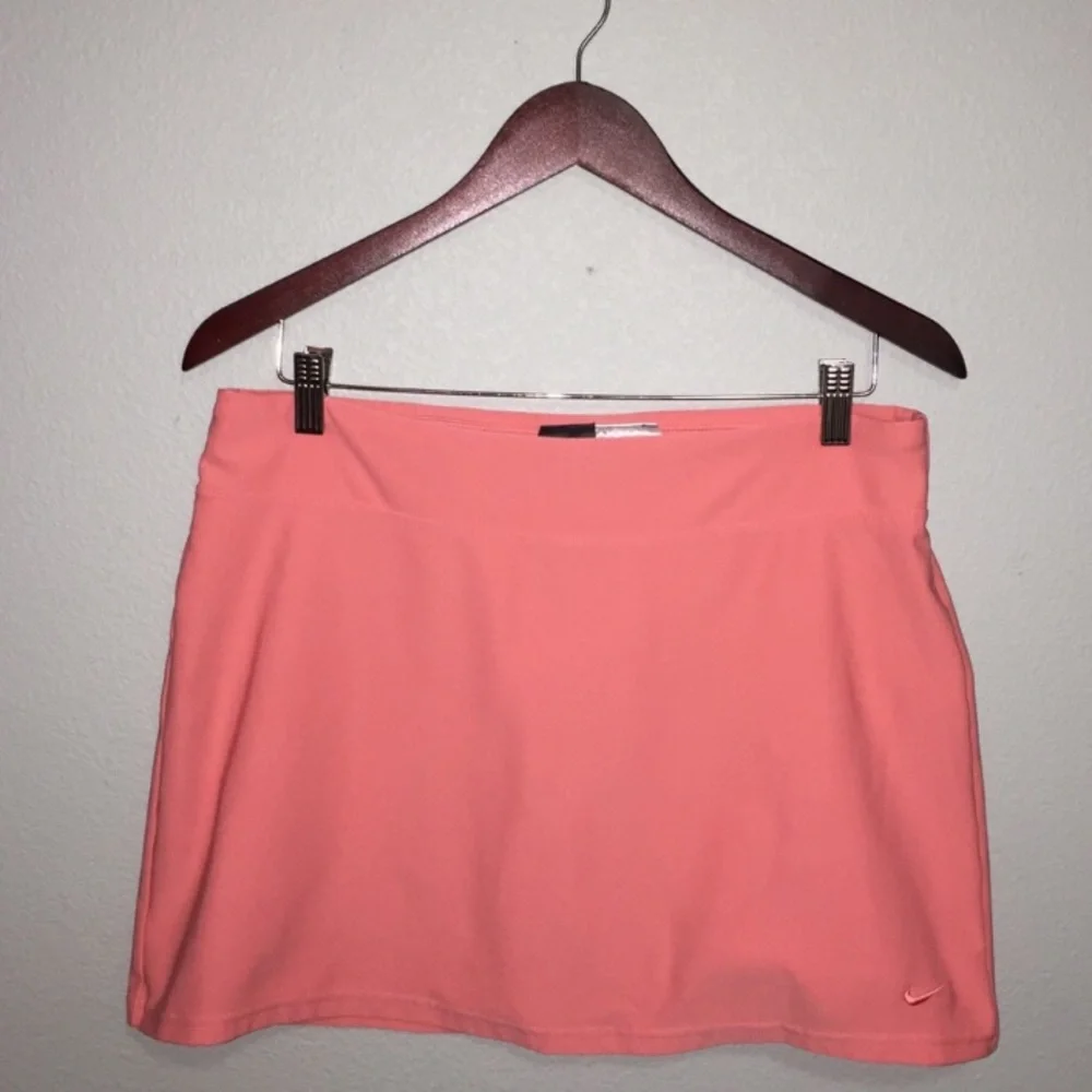 🍄3/$20 SzM Nike Pink Coral Athletic Skort